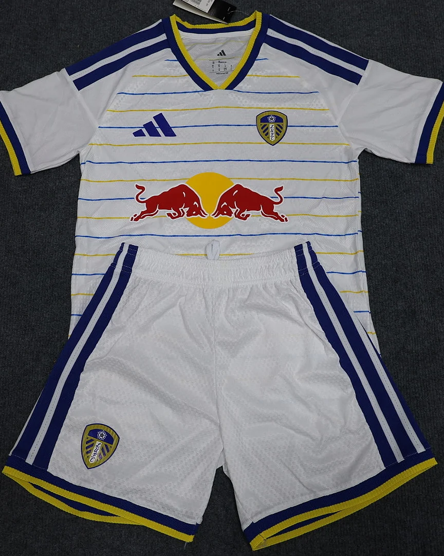 Conjunto Leeds United 26/27 Principal