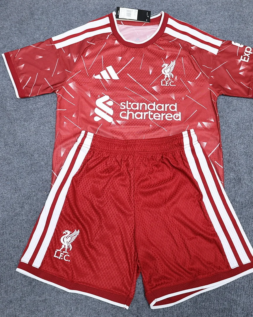 Conjunto Liverpool 26/27 Principal