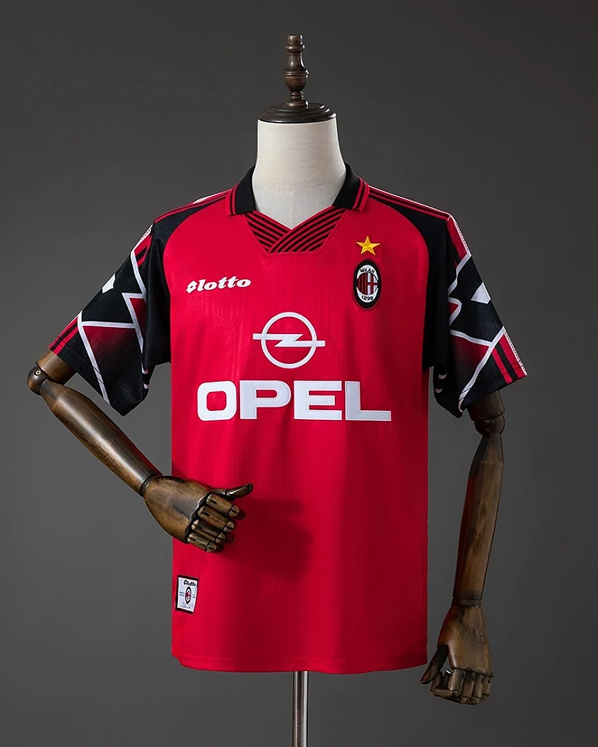 Camisola Retro AC Milan 1997/98 Edição Especial · Modelo 3