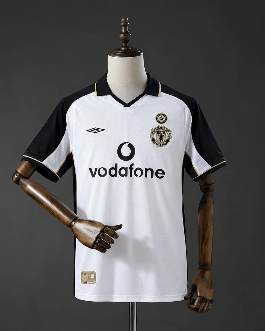 Camisola Retro Manchester United 2001/02 Reversível · Modelo 2