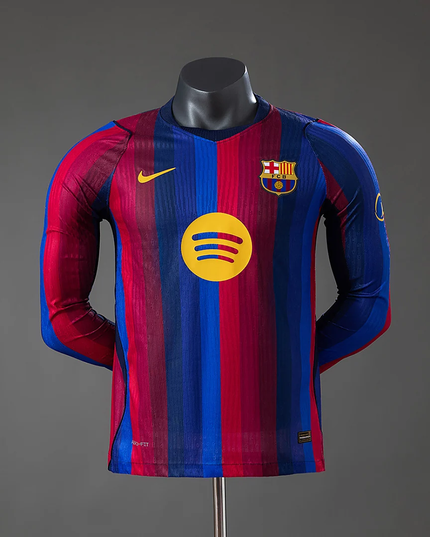 Camisola Barcelona 26/27 Principal Versão Jogador Manga Comprida · Modelo 2