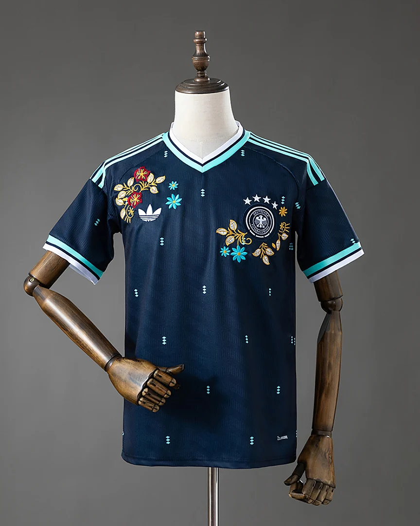Camisola Alemanha 2026 Edição Especial · Modelo 2