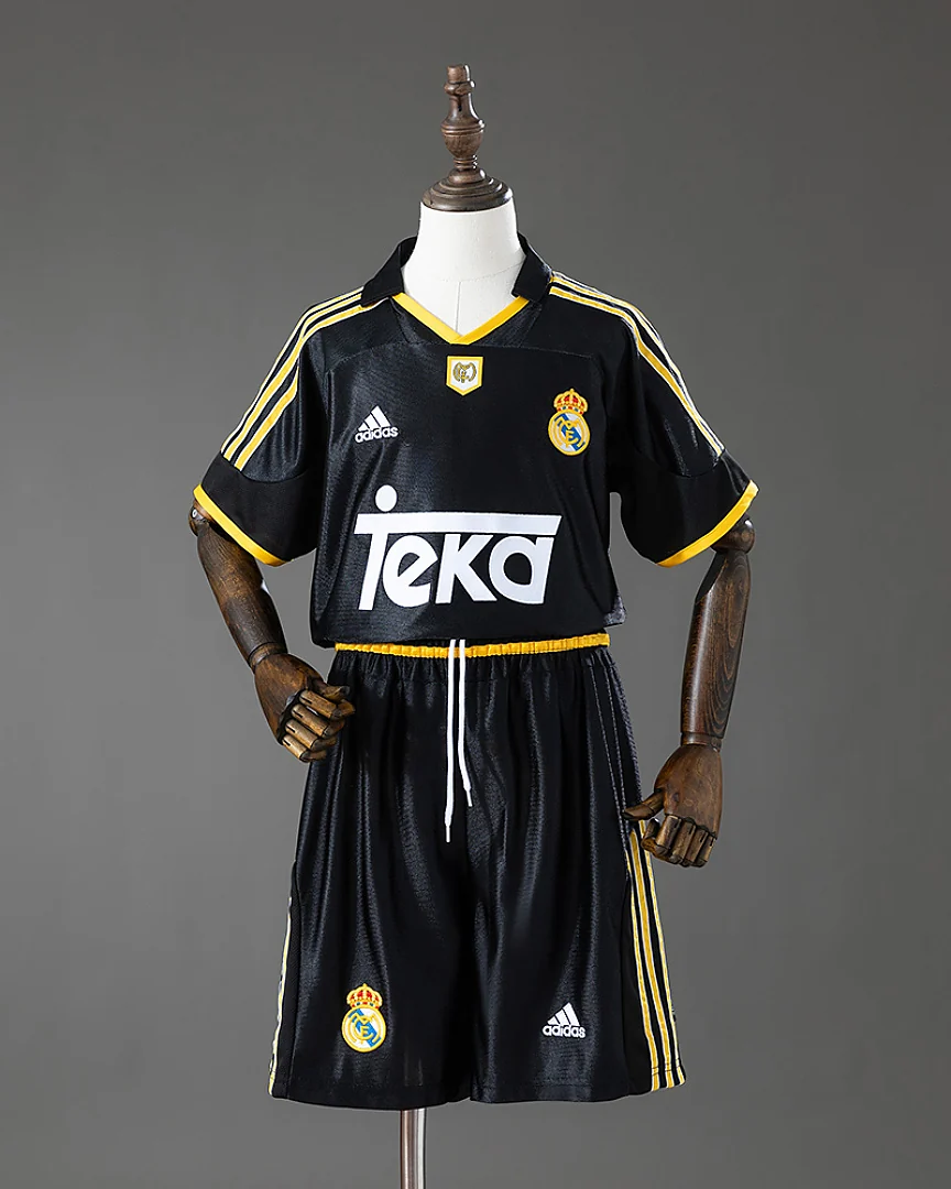 Kit Criança Real Madrid 1999/01 Alternativa