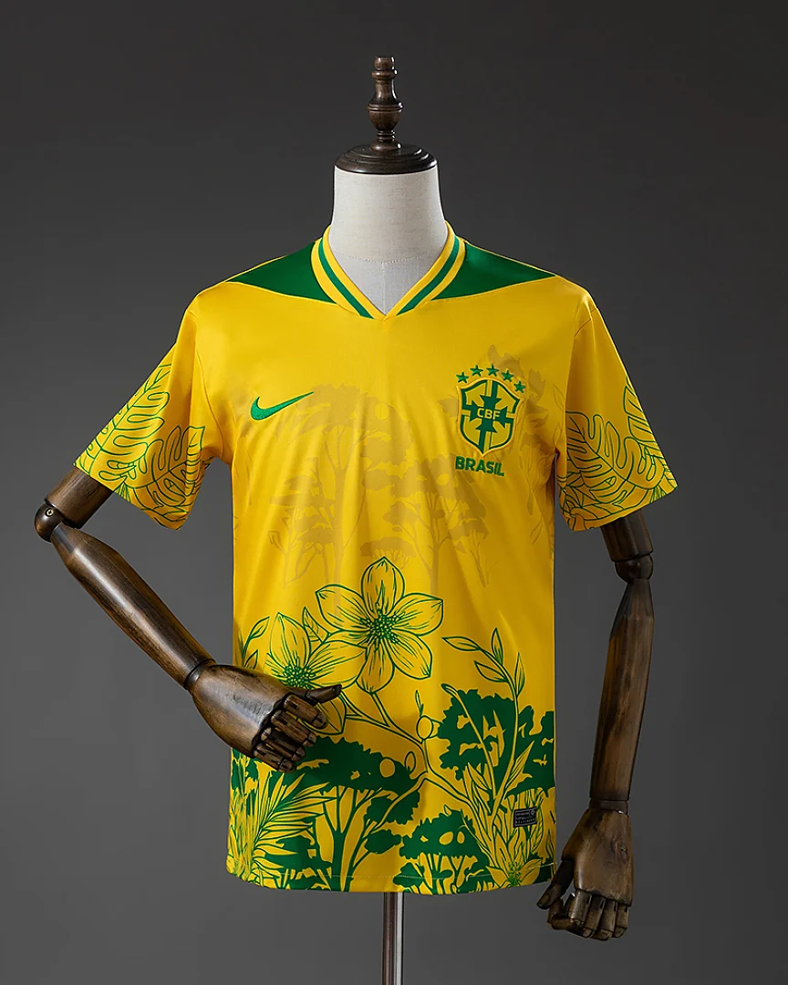 Camisola Brasil 2026 Edição Especial Amarela · Modelo 2