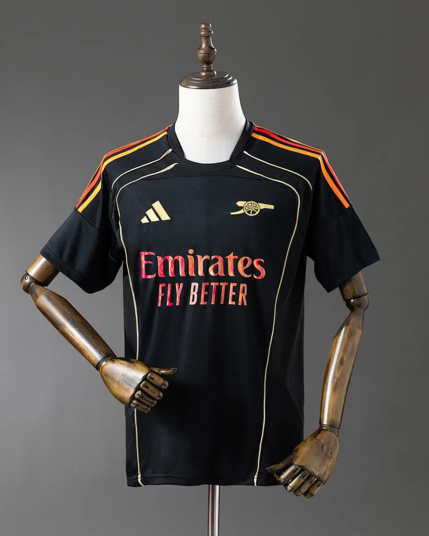 Camisola Arsenal 25/26 Edição Especial Preta · Modelo 2
