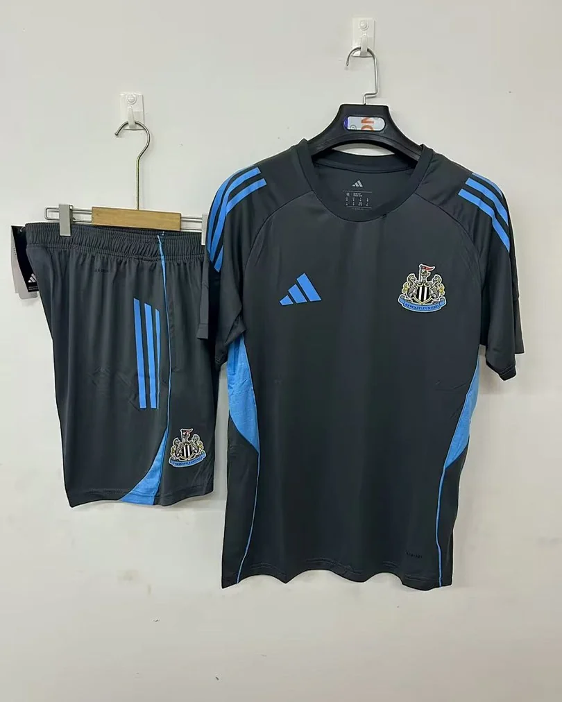 Conjunto Newcastle United 25/26 Cinzento