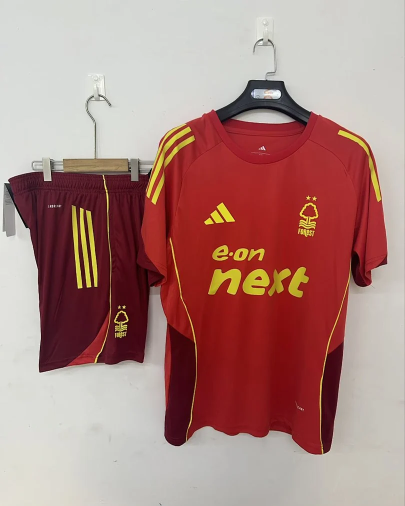 Conjunto Nottingham Forest 25/26 Vermelho