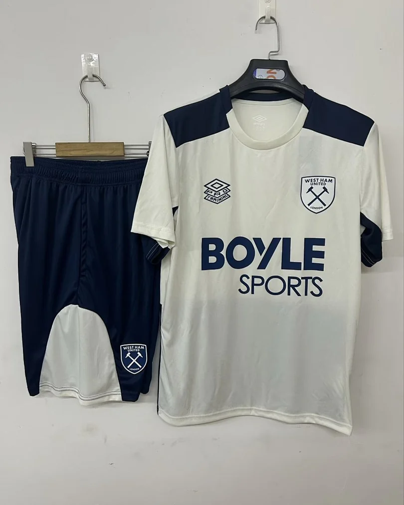 Conjunto West Ham 25/26 Bege