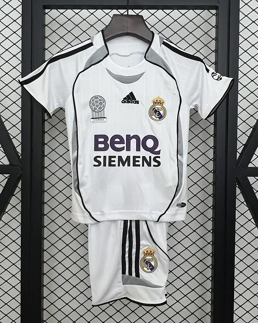 Kit Criança Real Madrid 06/07 Principal · Modelo 2