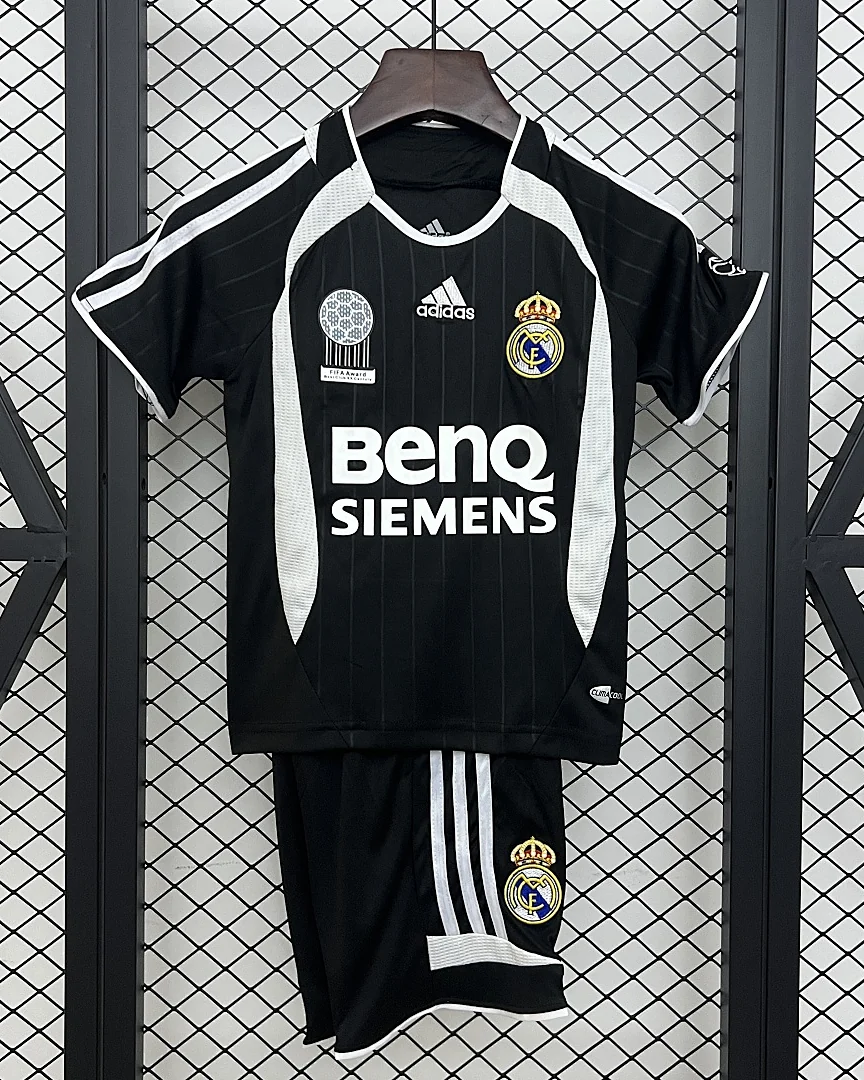 Kit Criança Real Madrid 06/07 Alternativa