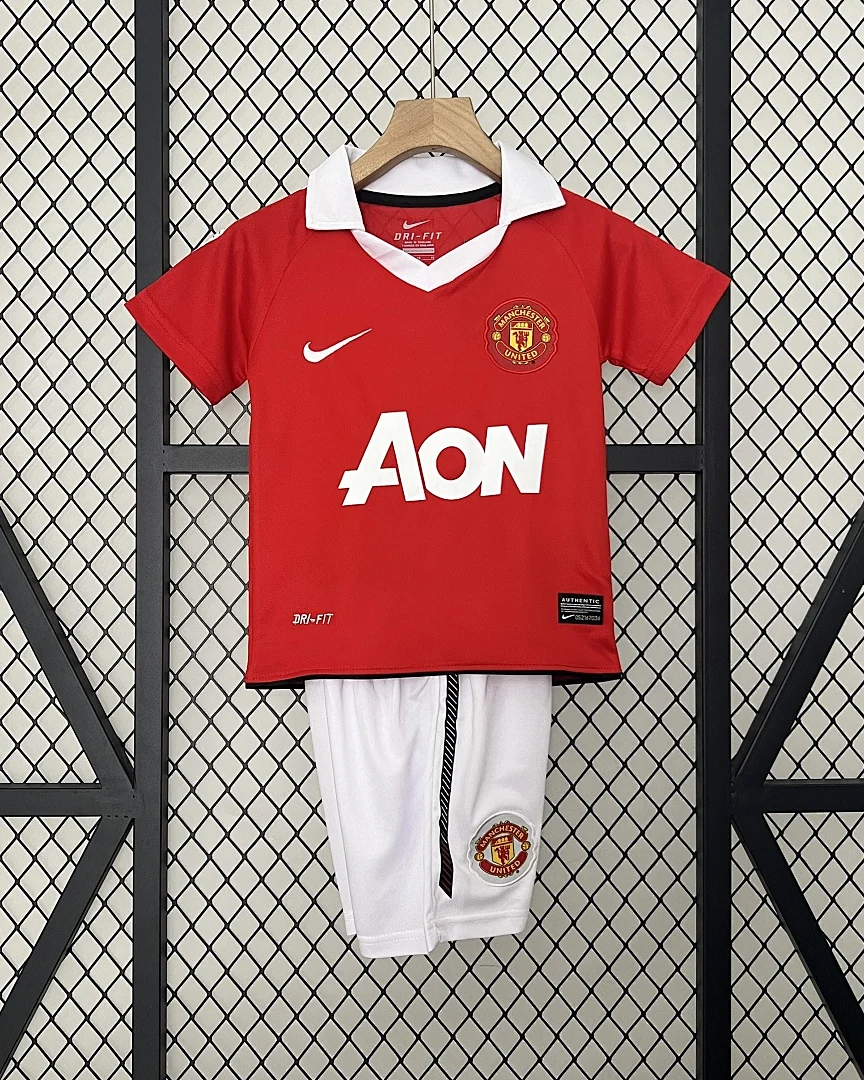 Kit Criança Manchester United 10/11 Principal · Modelo 2