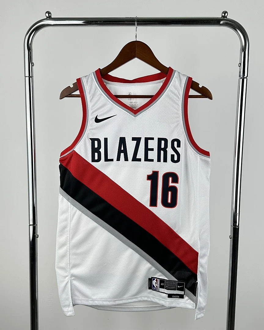 Camisola NBA Portland Trail Blazers Yang Hansen #16 Branca 2023