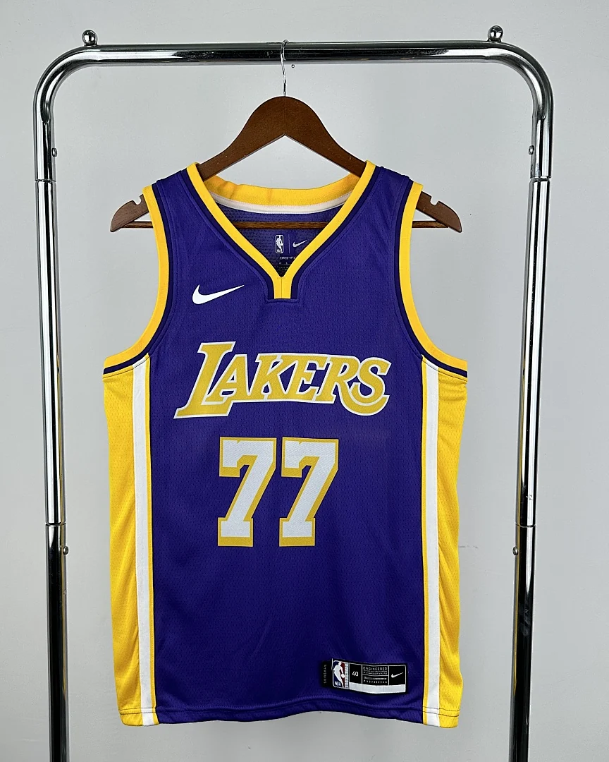 Camisola NBA Los Angeles Lakers Luka Doncic #77 Roxa