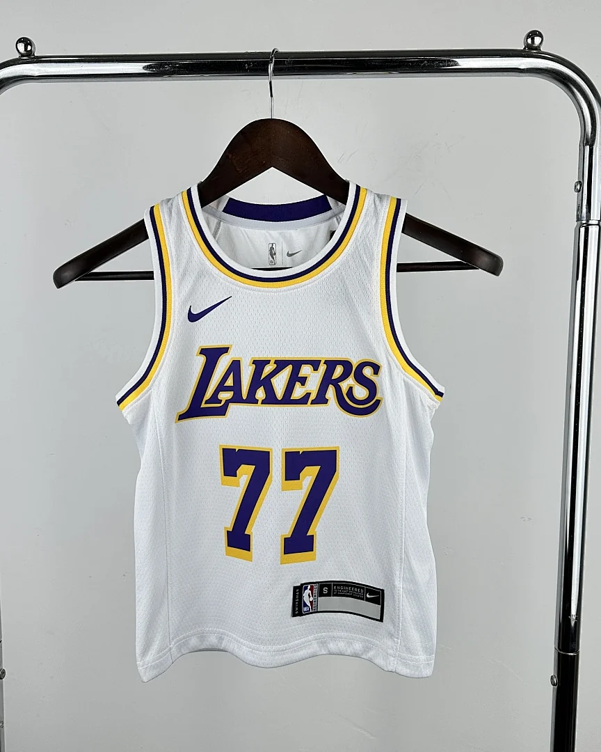 Kit Criança NBA Los Angeles Lakers Luka Doncic #77 Branco 2023 Criança