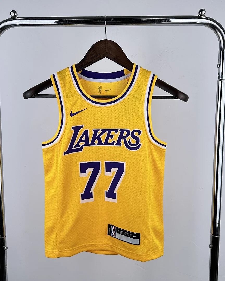 Kit Criança NBA Los Angeles Lakers Luka Doncic #77 Amarelo 2023 Criança