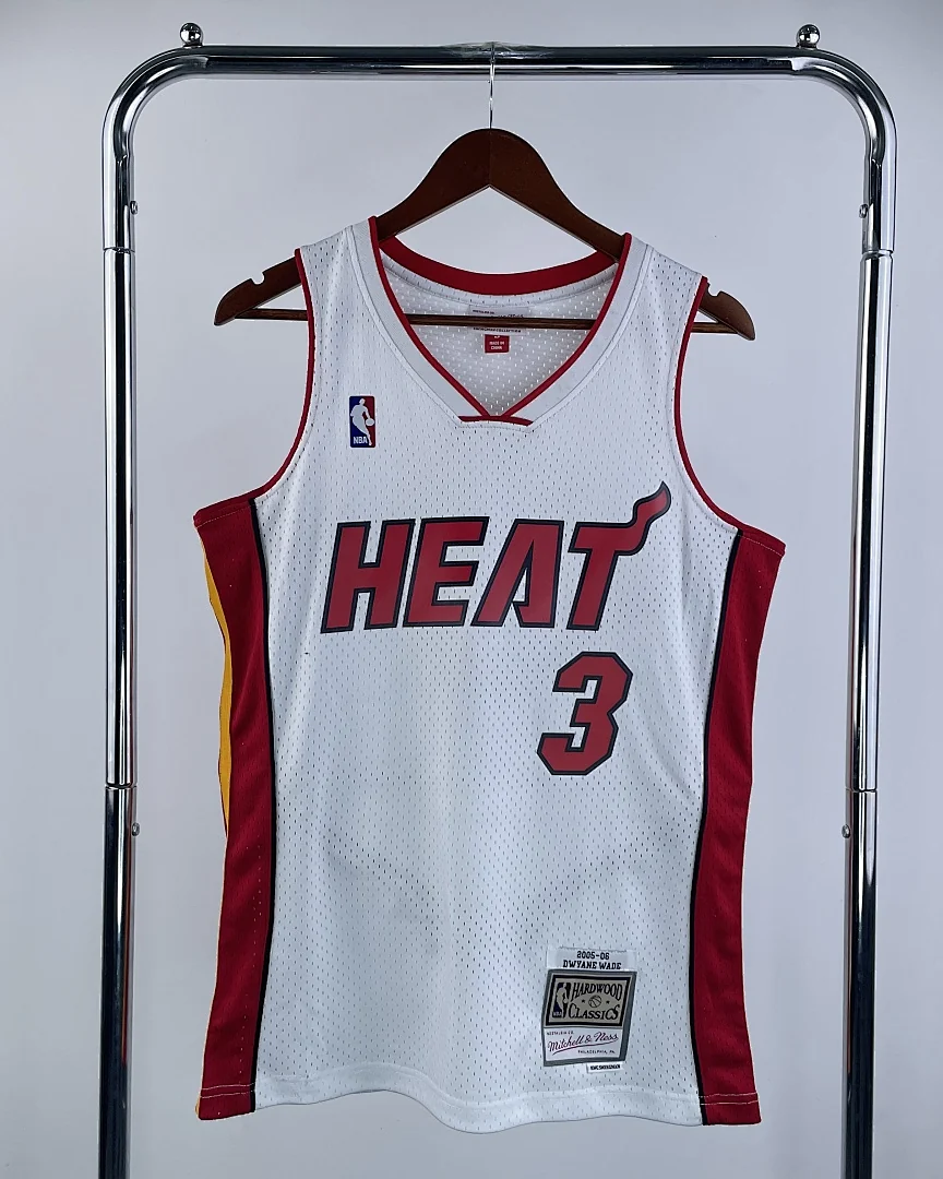 Camisola NBA Miami Heat Dwyane Wade #3 Retro Mitchell & Ness 05/06 Branca