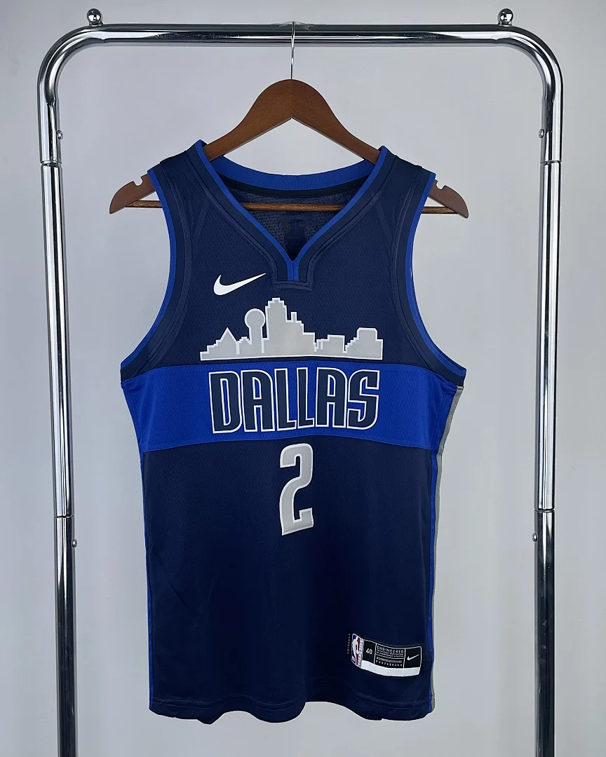Camisola NBA Dallas Mavericks Kyrie Irving #2 Edição Especial · Modelo 2