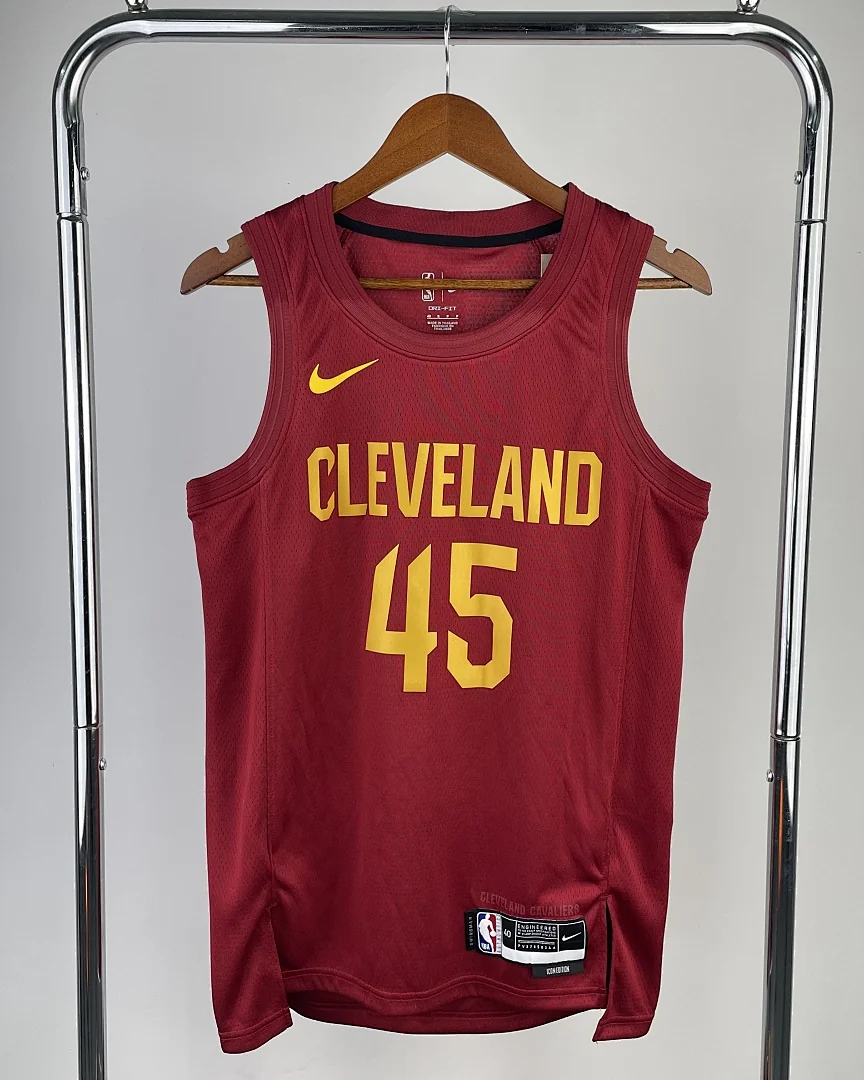 Camisola NBA Cleveland Cavaliers Donovan Mitchell #45 2023 · Modelo 2