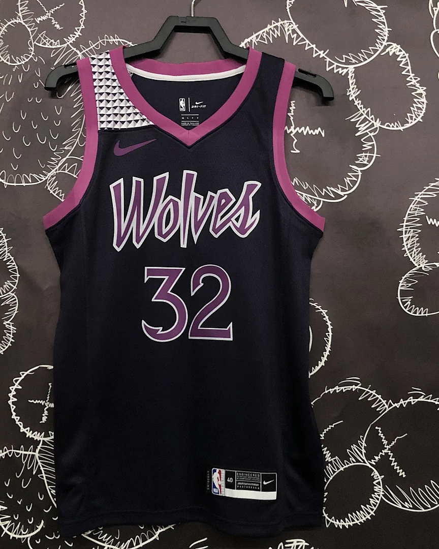 Camisola NBA Minnesota Timberwolves Karl-Anthony Towns #32 Edição Especial Roxa