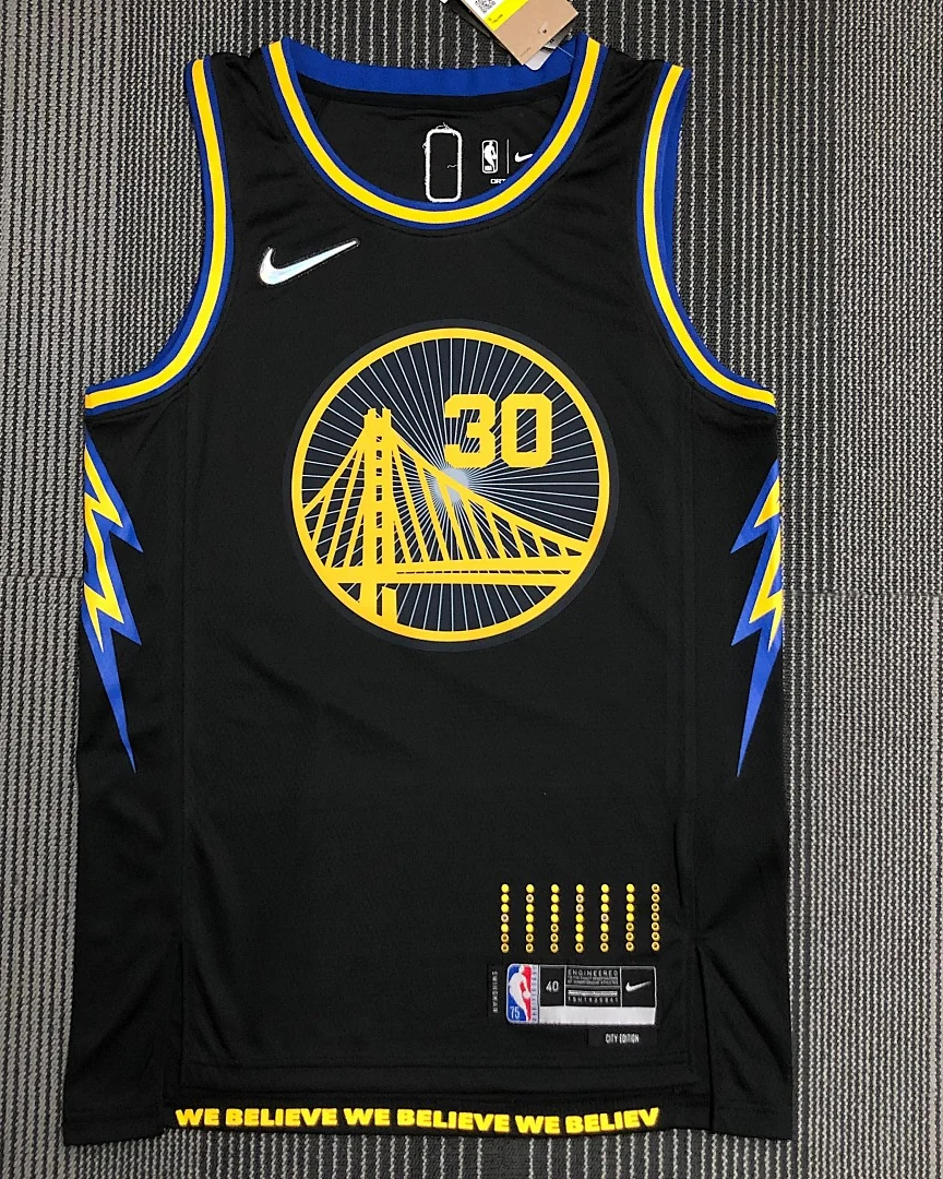 Camisola NBA Golden State Warriors Stephen Curry #30 Edição Especial 2022 · Modelo 2