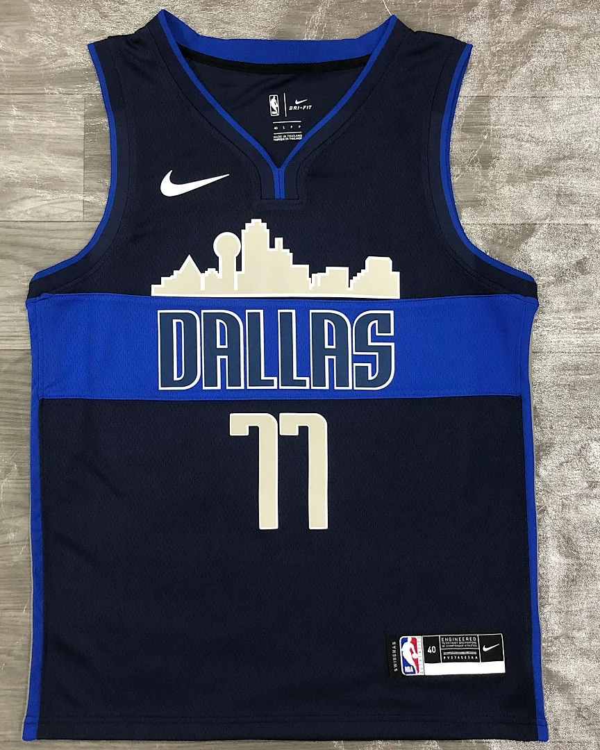 Camisola NBA Dallas Mavericks Luka Doncic #77 Edição Especial · Modelo 2