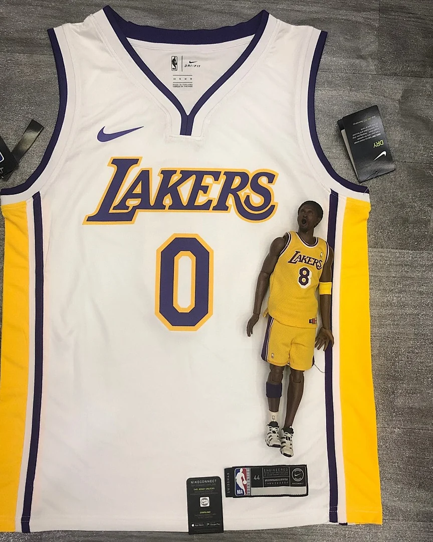 Camisola NBA Los Angeles Lakers Kyle Kuzma #0 Branca · Modelo 2