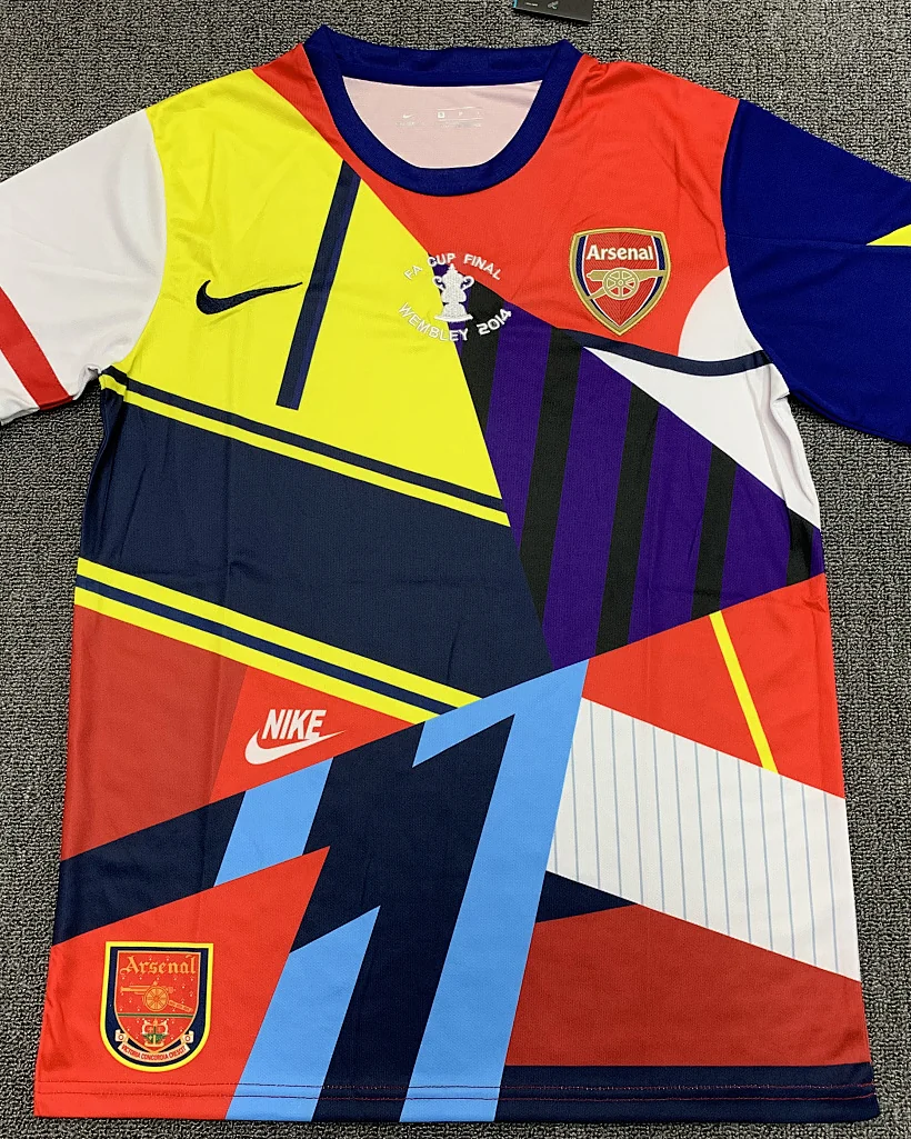 Camisola Retro Arsenal 2014 Comemorativa · Modelo 2