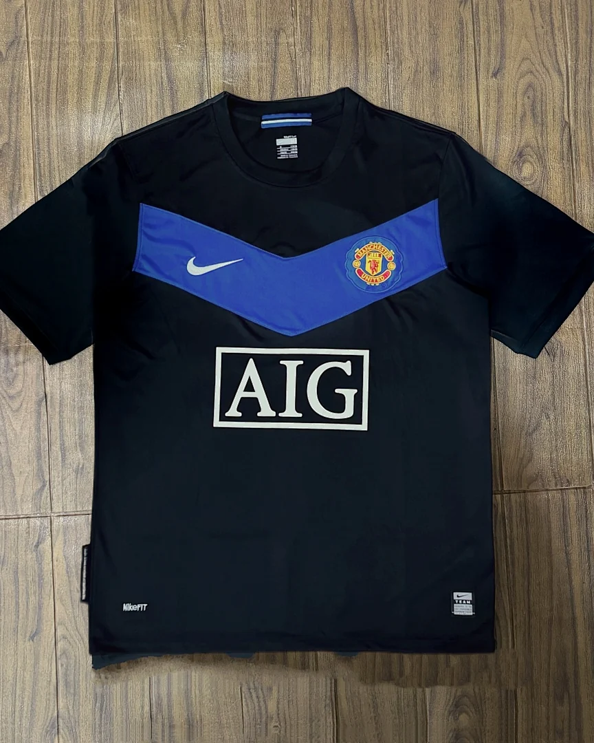 Camisola Retro Manchester United 09/10 Alternativa · Modelo 2