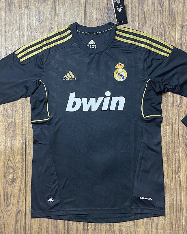 Camisola Retro Real Madrid 11/12 Preta Manga Comprida