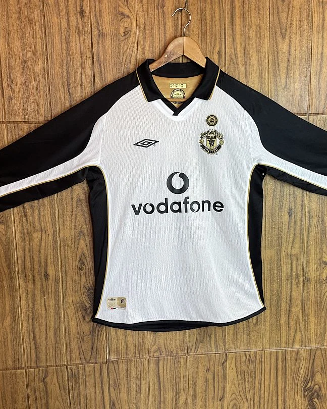 Camisola Retro Manchester United 2001/02 Edição Especial Manga Comprida