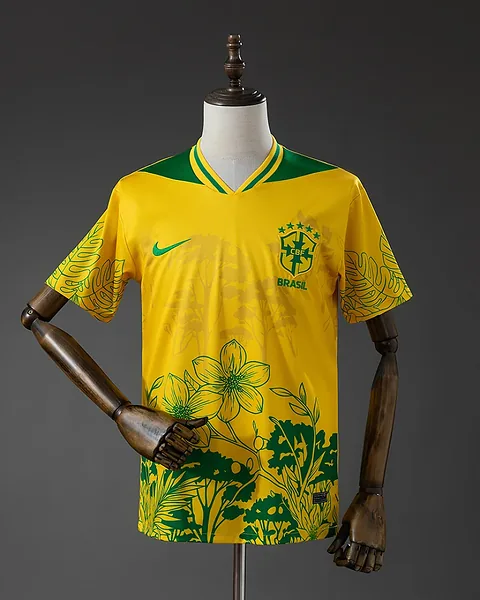 Camisola Brasil 2026 Edição Especial Amarela · Modelo 2