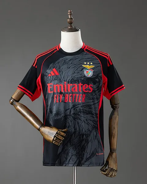 Camisola Benfica 26/27 Edição Especial Preta · Modelo 2